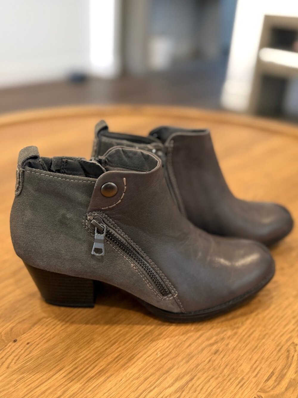 Earth Origins Gray Leather Comfort Ankle Booties Side Zip Block Heel Women's 7